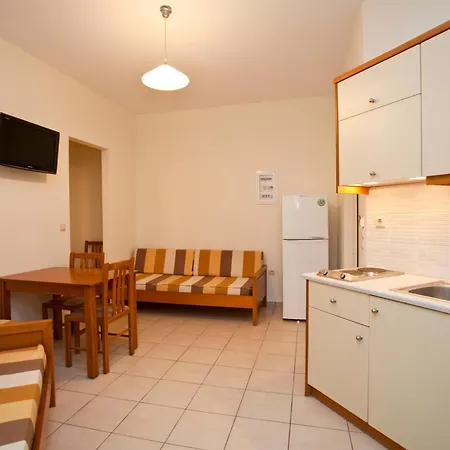 Hotel Phaedra 2*